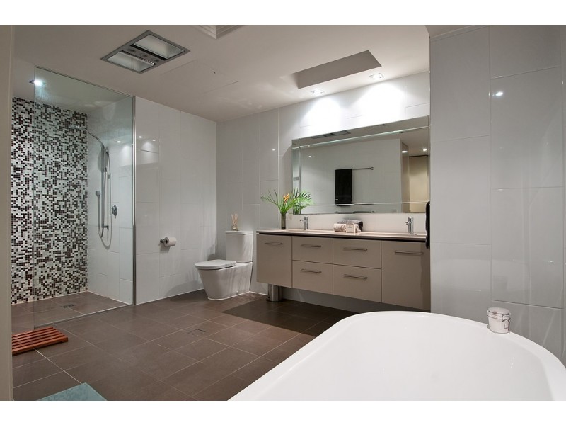 8 Wallaby Place, Sorrento QLD 4217