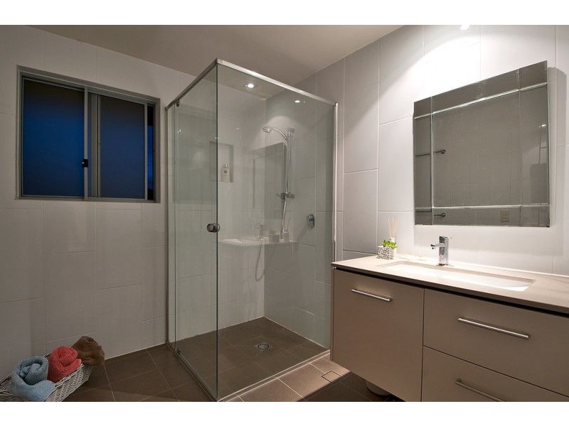 8 Wallaby Place, Sorrento QLD 4217