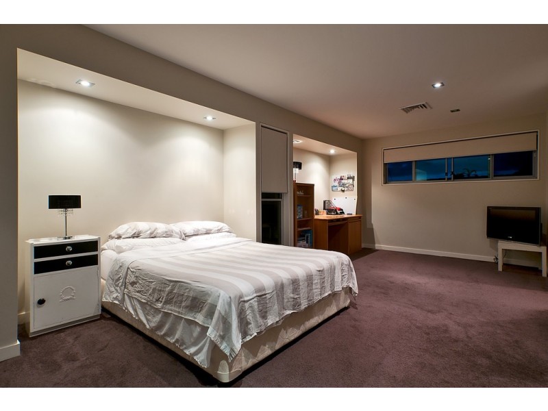 8 Wallaby Place, Sorrento QLD 4217