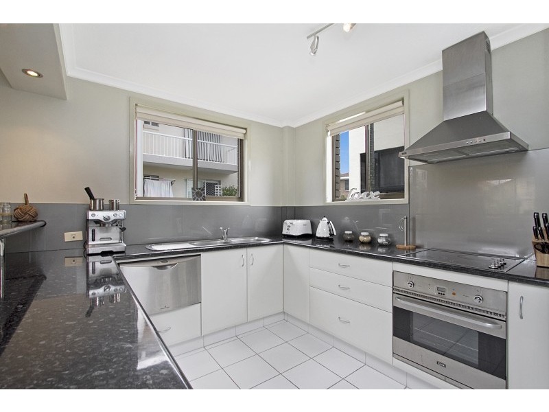 4 ‘Cascade Lodge’ 16 Rosewood Avenue, Broadbeach QLD 4218