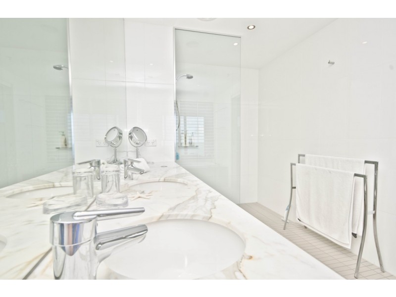 1702 ‘Ultra Broadbeach’ 14 George Avenue, Broadbeach QLD 4218