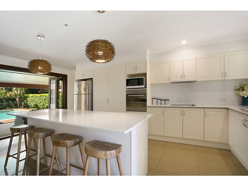 37 Auk Avenue, Burleigh Waters QLD 4220