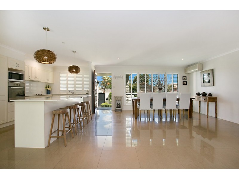 37 Auk Avenue, Burleigh Waters QLD 4220