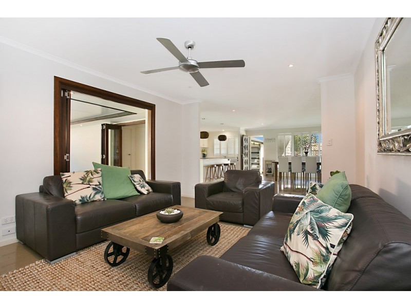 37 Auk Avenue, Burleigh Waters QLD 4220