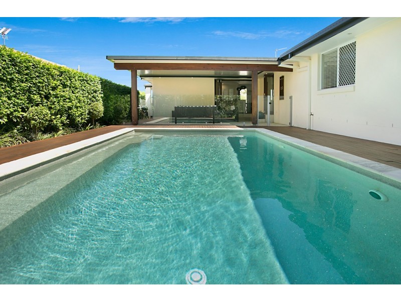 37 Auk Avenue, Burleigh Waters QLD 4220