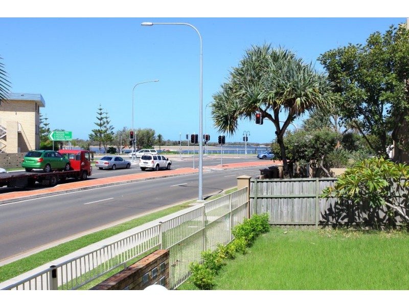 3/10 Brisbane Rd, Labrador QLD 4215