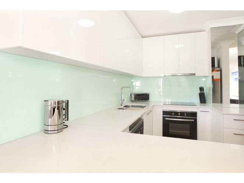 3/10 Brisbane Rd, Labrador QLD 4215