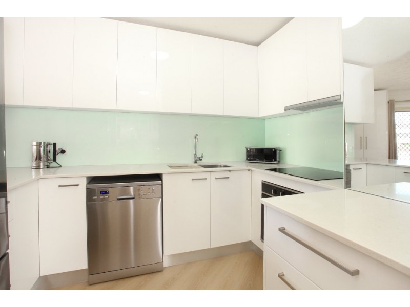 3/10 Brisbane Rd, Labrador QLD 4215