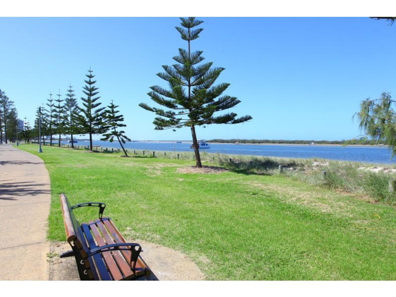 3/10 Brisbane Rd, Labrador QLD 4215