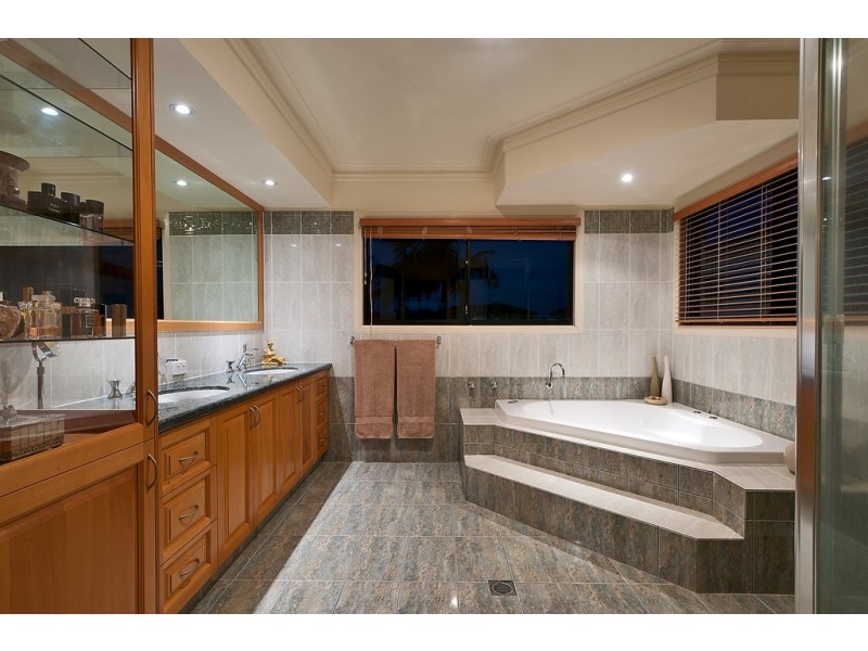 3 Clear Water Bay Avenue, Clear Island Waters QLD 4226