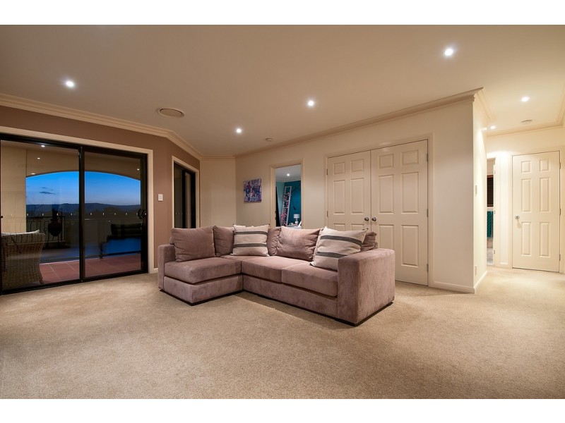 3 Clear Water Bay Avenue, Clear Island Waters QLD 4226