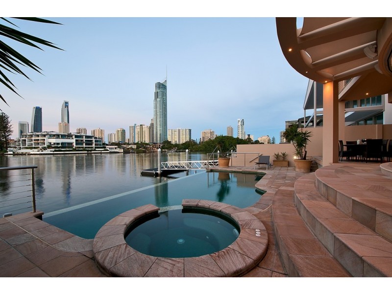 17 Naples Avenue, Isle Of Capri QLD 4217