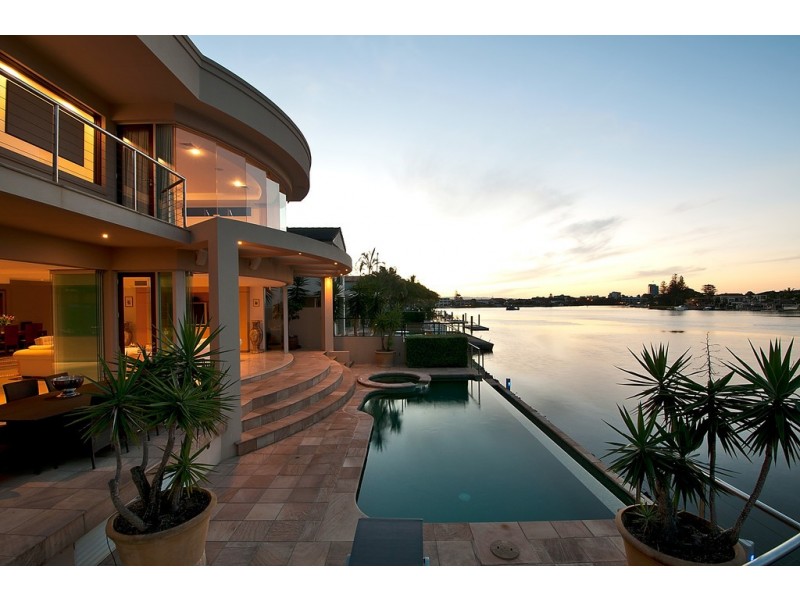 17 Naples Avenue, Isle Of Capri QLD 4217