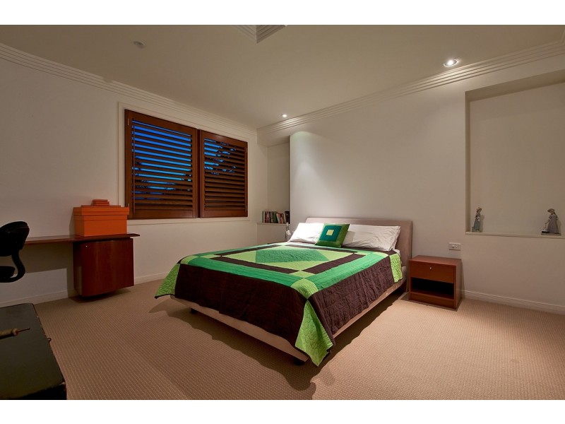 17 Naples Avenue, Isle Of Capri QLD 4217