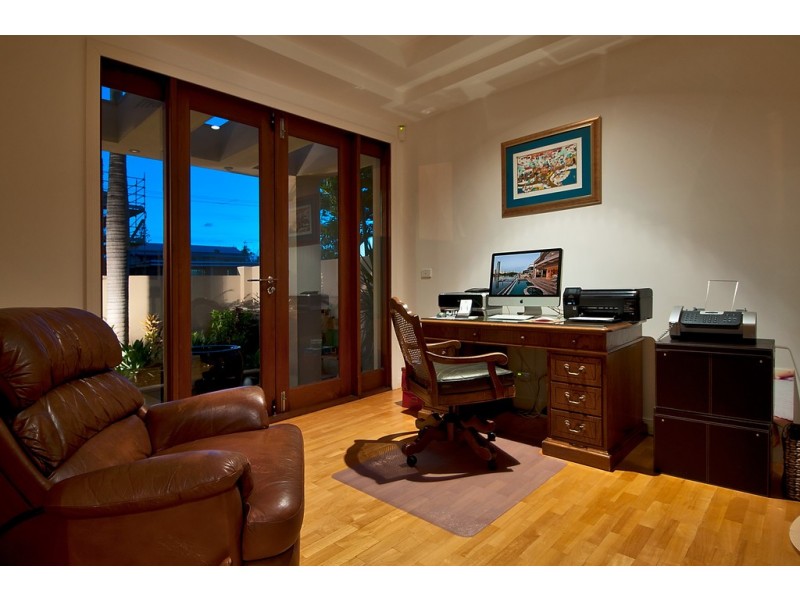 17 Naples Avenue, Isle Of Capri QLD 4217