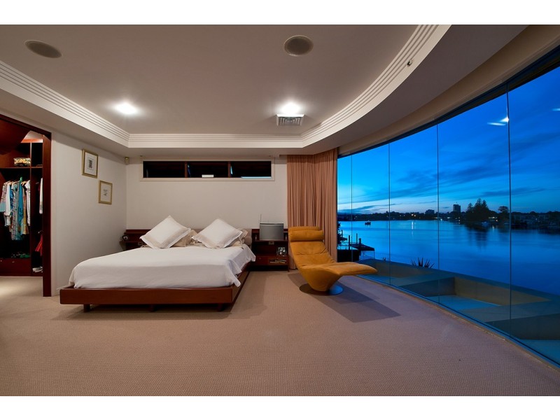 17 Naples Avenue, Isle Of Capri QLD 4217