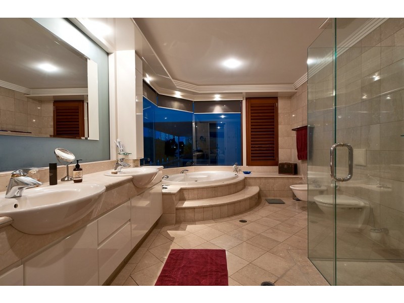 17 Naples Avenue, Isle Of Capri QLD 4217