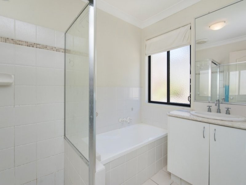 21 Respall Way, Arundel QLD 4214