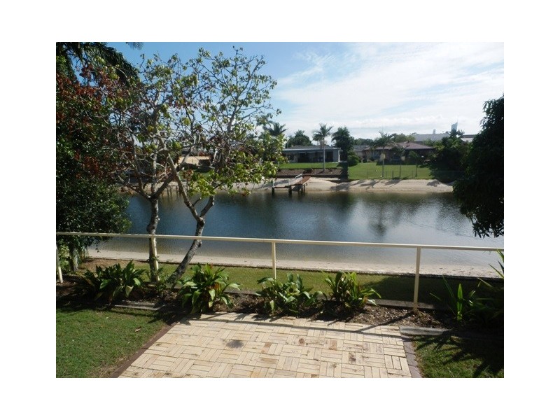 15 Delungra St, Broadbeach Waters QLD 4218