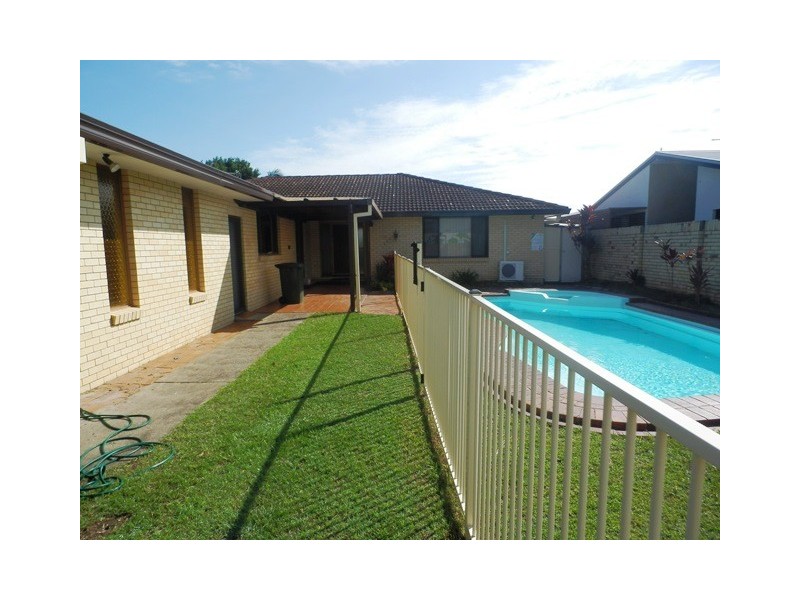 15 Delungra St, Broadbeach Waters QLD 4218