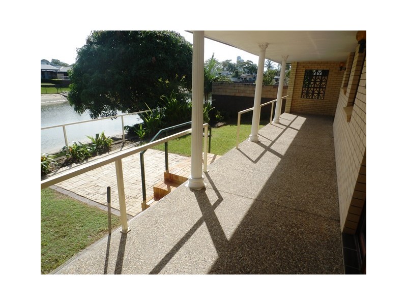 15 Delungra St, Broadbeach Waters QLD 4218