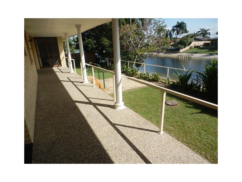 15 Delungra St, Broadbeach Waters QLD 4218
