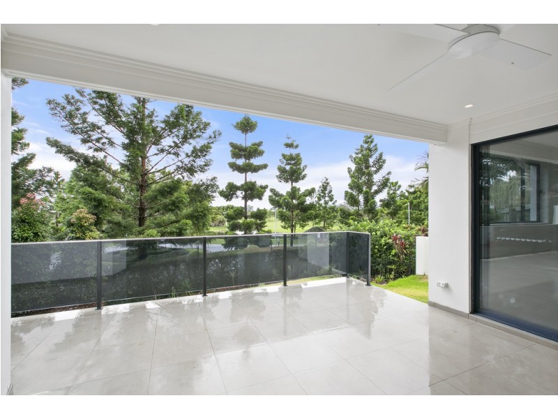 6017 Vista Drive, Benowa QLD 4217