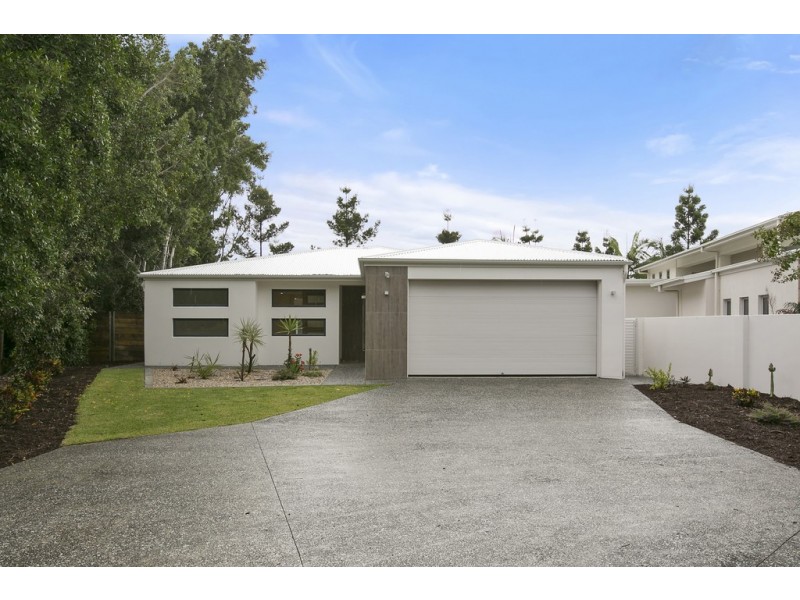 6017 Vista Drive, Benowa QLD 4217