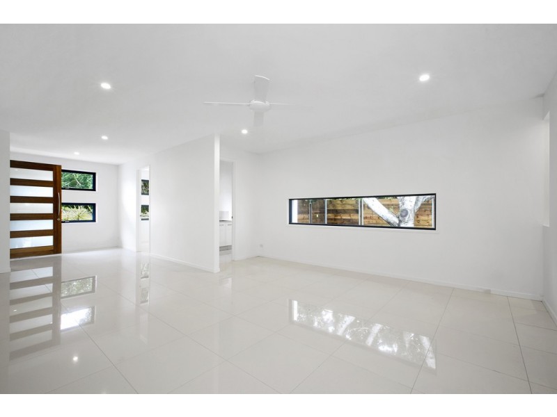 6017 Vista Drive, Benowa QLD 4217