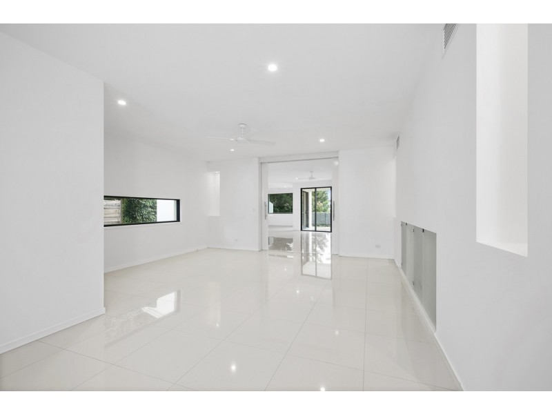 6017 Vista Drive, Benowa QLD 4217