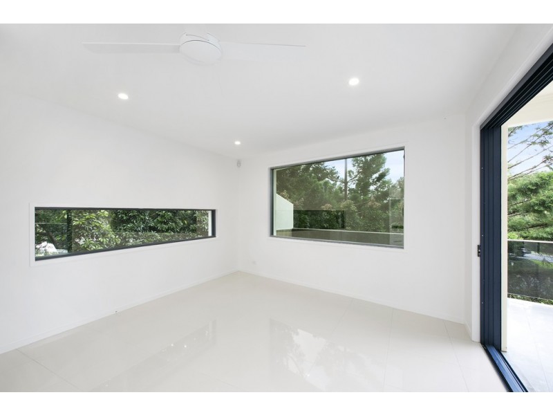 6017 Vista Drive, Benowa QLD 4217