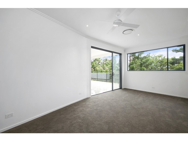 6017 Vista Drive, Benowa QLD 4217