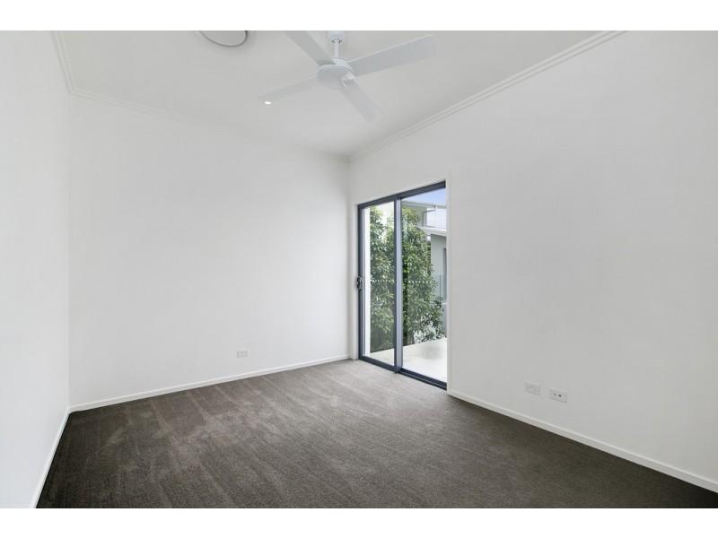 6017 Vista Drive, Benowa QLD 4217