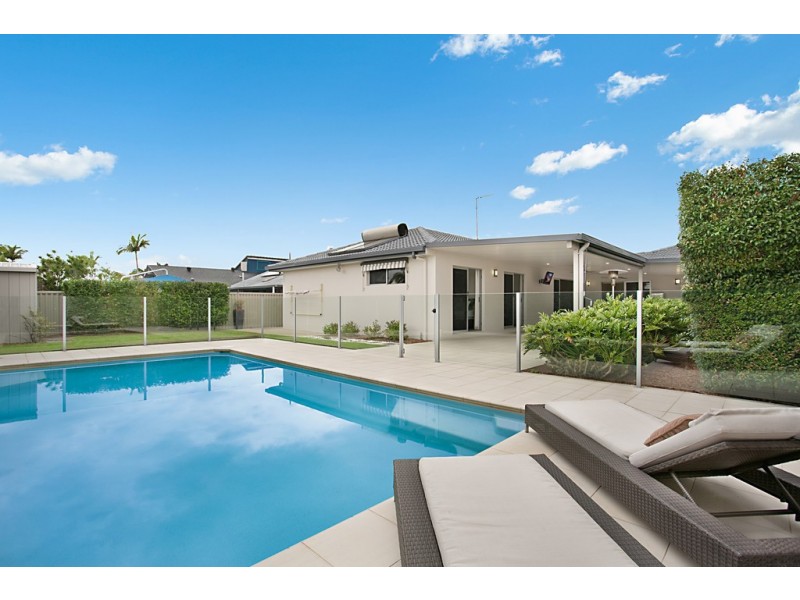 19 Peter Blondell Drive, Mermaid Waters QLD 4218