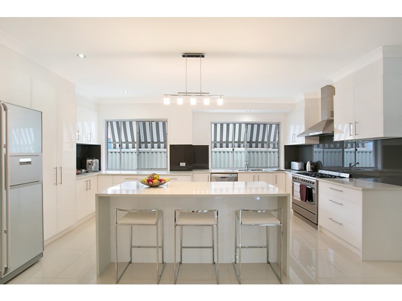 19 Peter Blondell Drive, Mermaid Waters QLD 4218