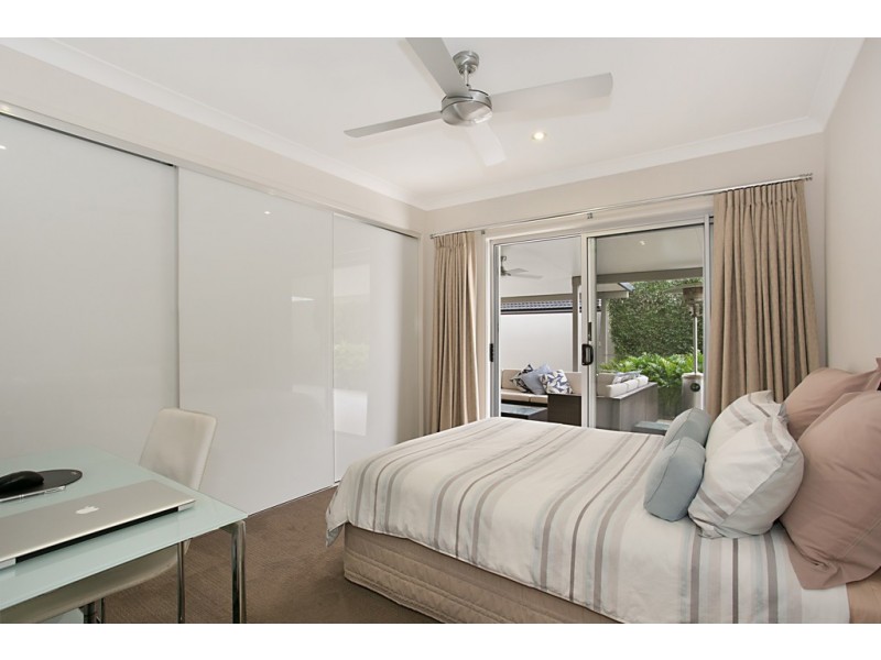 19 Peter Blondell Drive, Mermaid Waters QLD 4218