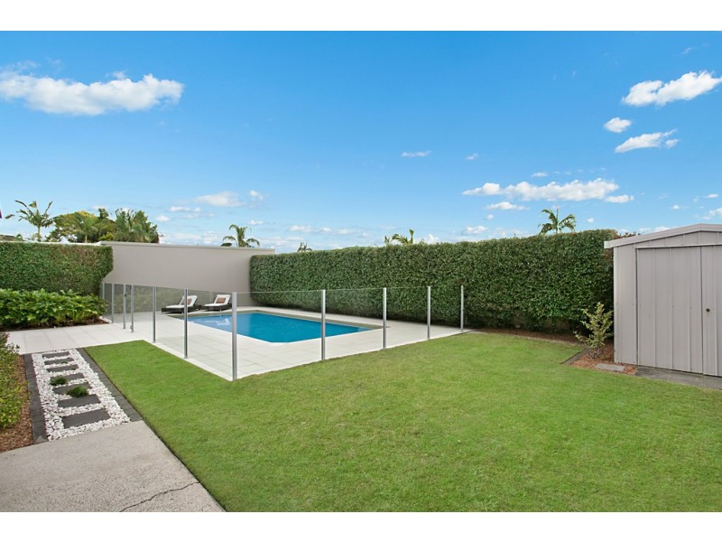 19 Peter Blondell Drive, Mermaid Waters QLD 4218