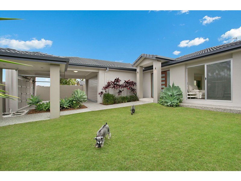 19 Peter Blondell Drive, Mermaid Waters QLD 4218