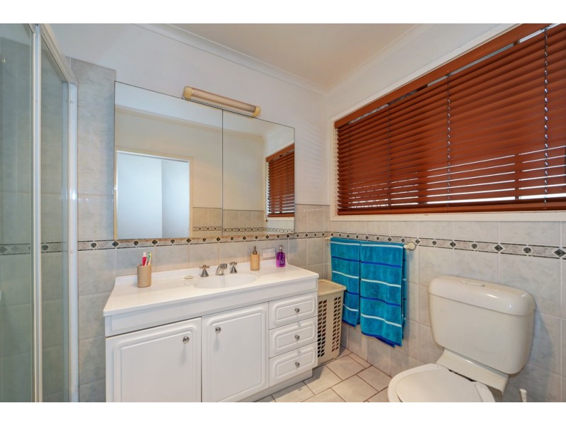 15 McCleary Street, Sorrento QLD 4217