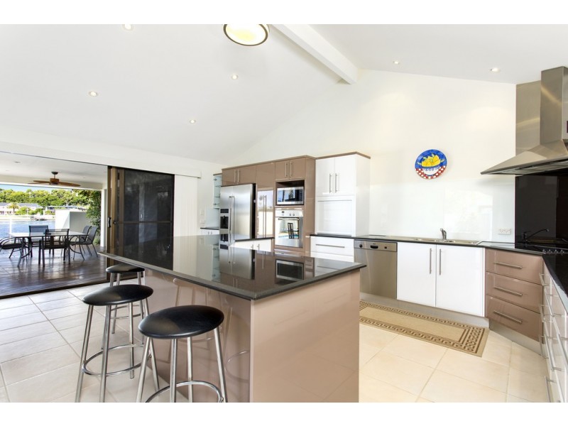 67 Campbell Street, Sorrento QLD 4217