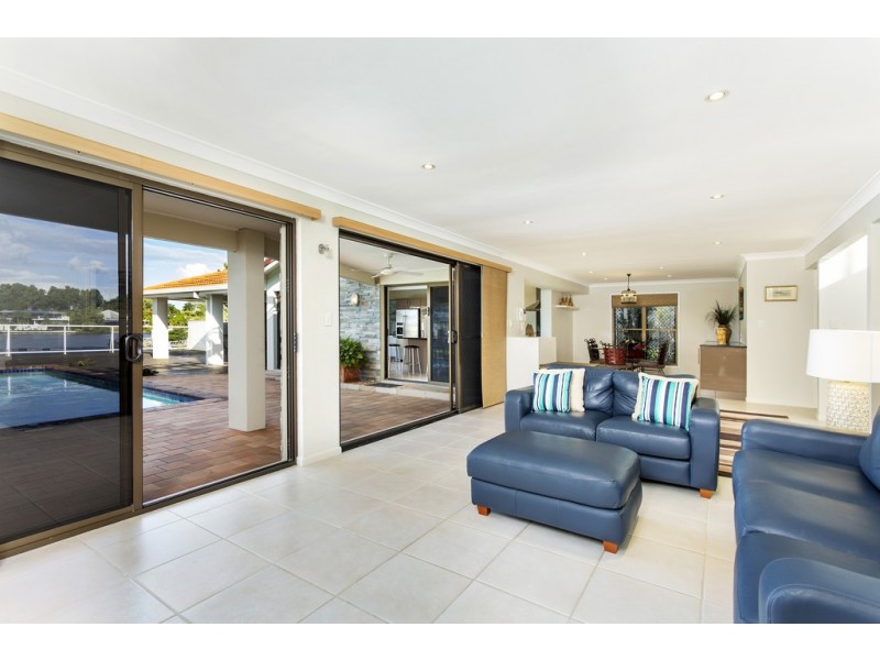 67 Campbell Street, Sorrento QLD 4217