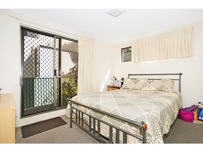 2 ‘Cascade Lodge’ 16 Rosewood Avenue, Broadbeach QLD 4218