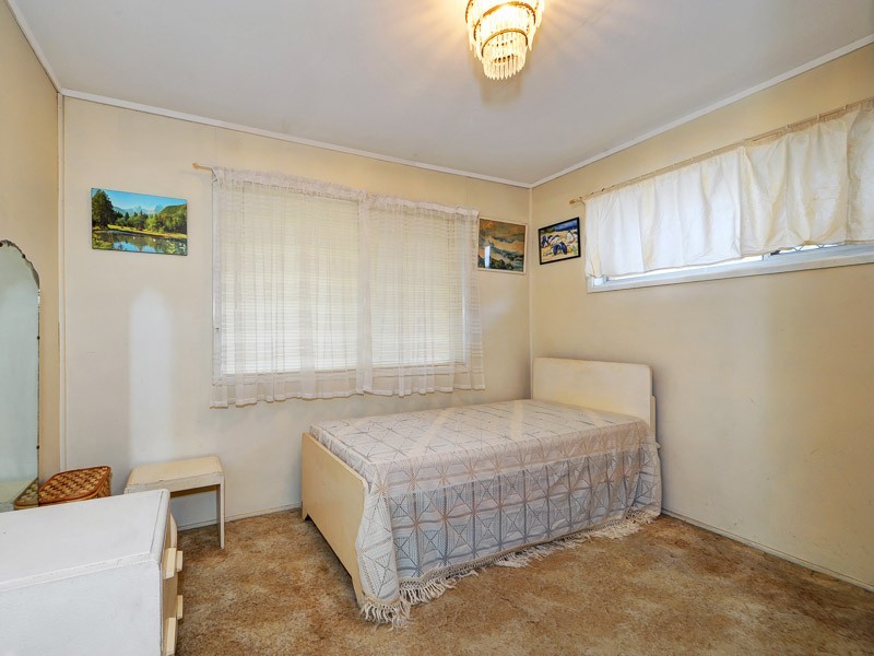 14 Dawn Parade, Miami QLD 4220