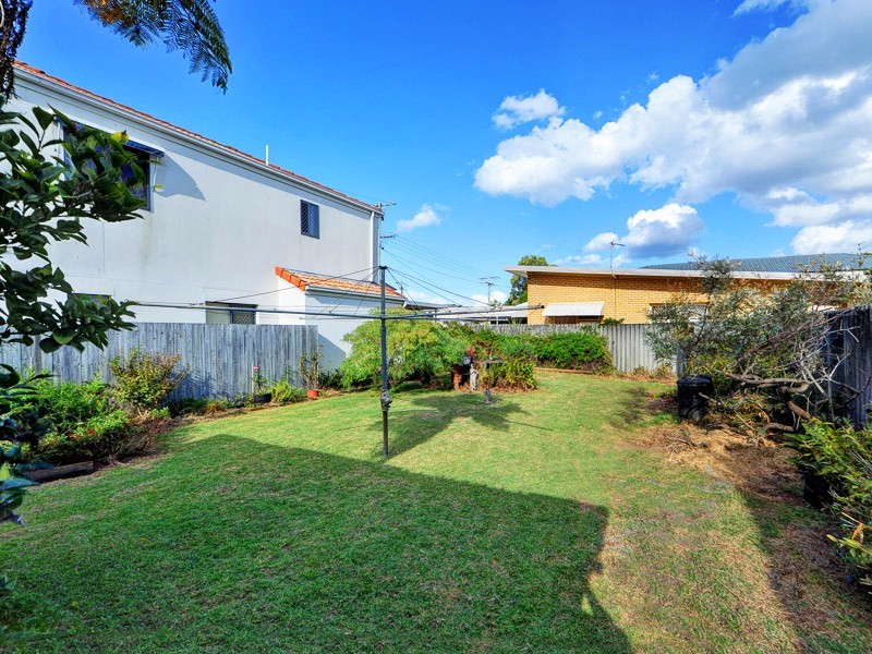 14 Dawn Parade, Miami QLD 4220