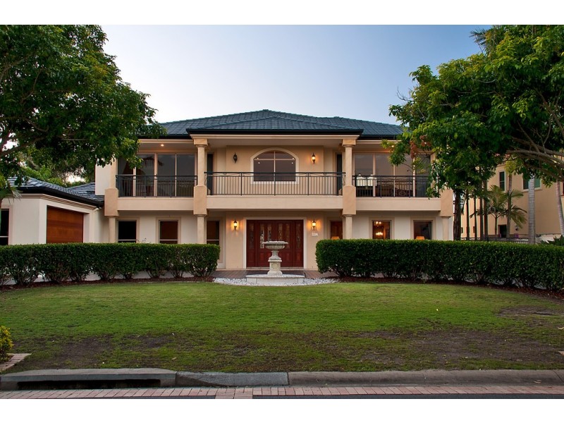 34 Istana View, Clear Island Waters QLD 4226