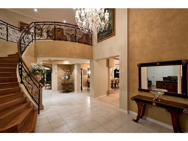 34 Istana View, Clear Island Waters QLD 4226