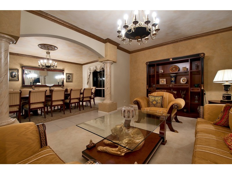 34 Istana View, Clear Island Waters QLD 4226
