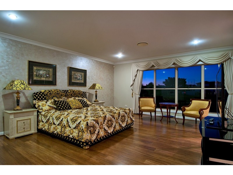 34 Istana View, Clear Island Waters QLD 4226