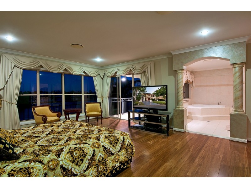 34 Istana View, Clear Island Waters QLD 4226