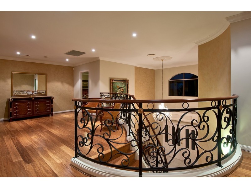 34 Istana View, Clear Island Waters QLD 4226